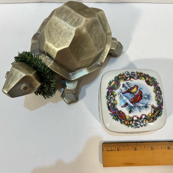 VINTAGE HERITAGE HOUSE INC. MELODIES OF CHRISTMAS MUSIC BOX - Picture 3 of 14